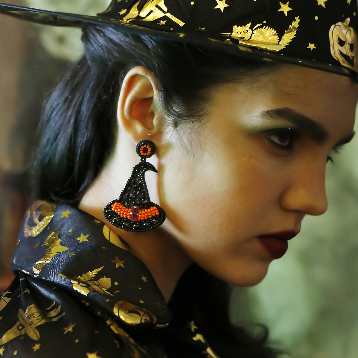 E11922 Halloween Beaded Witch Hat Drop Earrings
