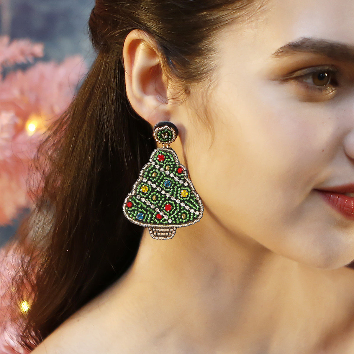 E11925 Christmas Beaded Christmas Tree Dangle Earrings