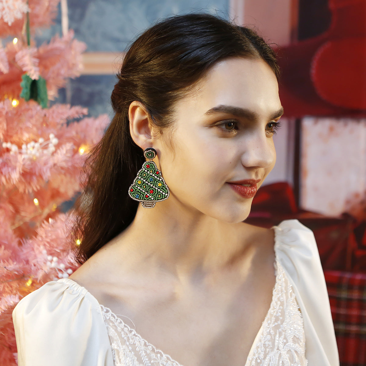 E11925 Christmas Beaded Christmas Tree Dangle Earrings