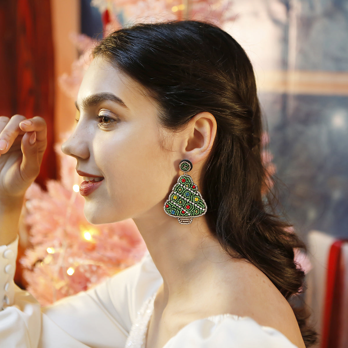 E11925 Christmas Beaded Christmas Tree Dangle Earrings
