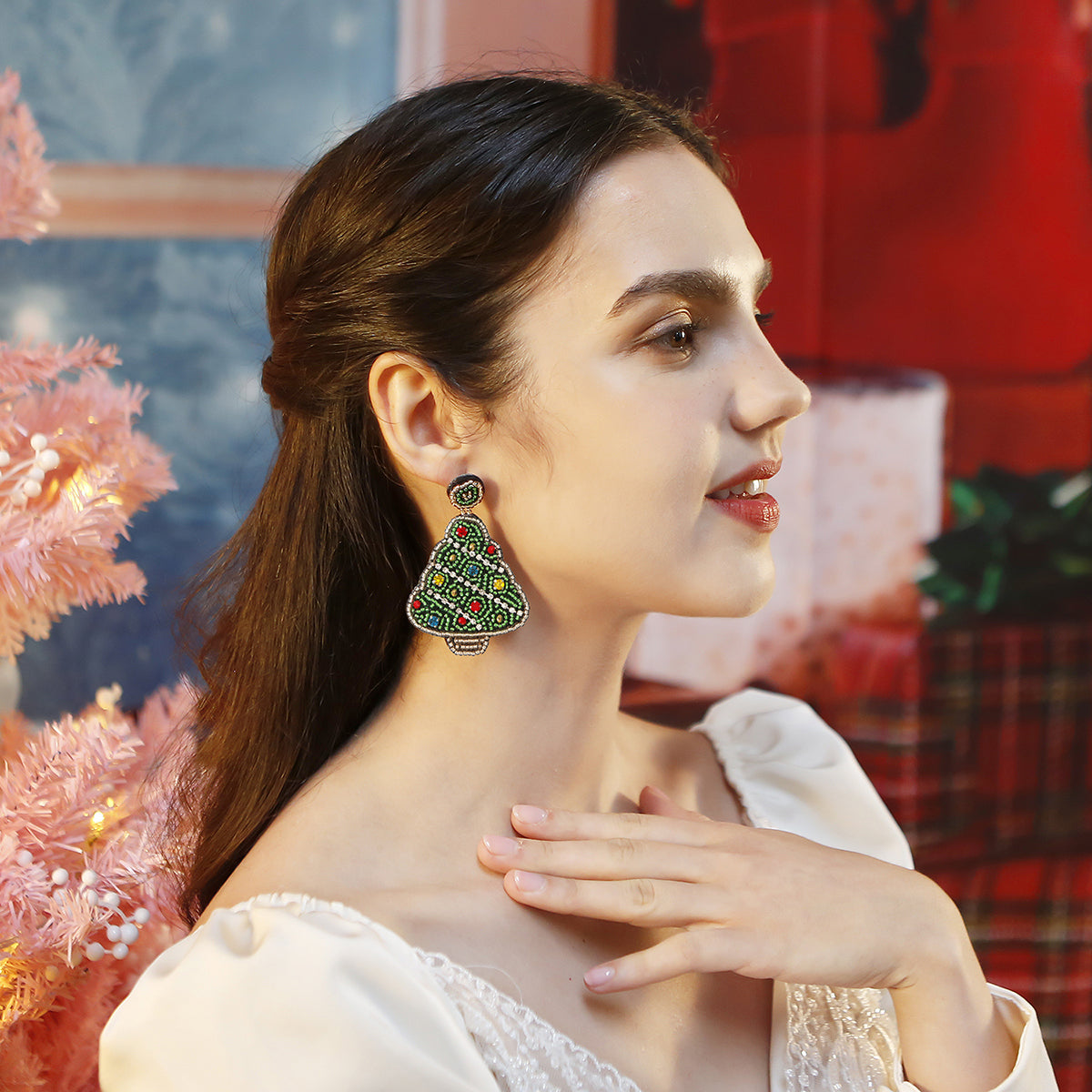 E11925 Christmas Beaded Christmas Tree Dangle Earrings