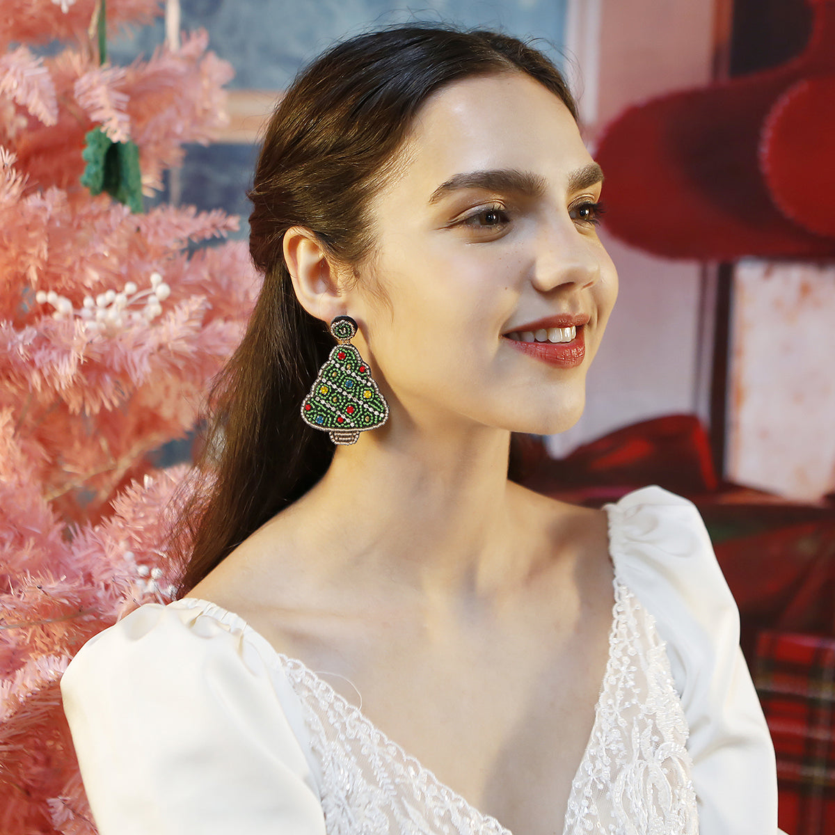E11925 Christmas Beaded Christmas Tree Dangle Earrings