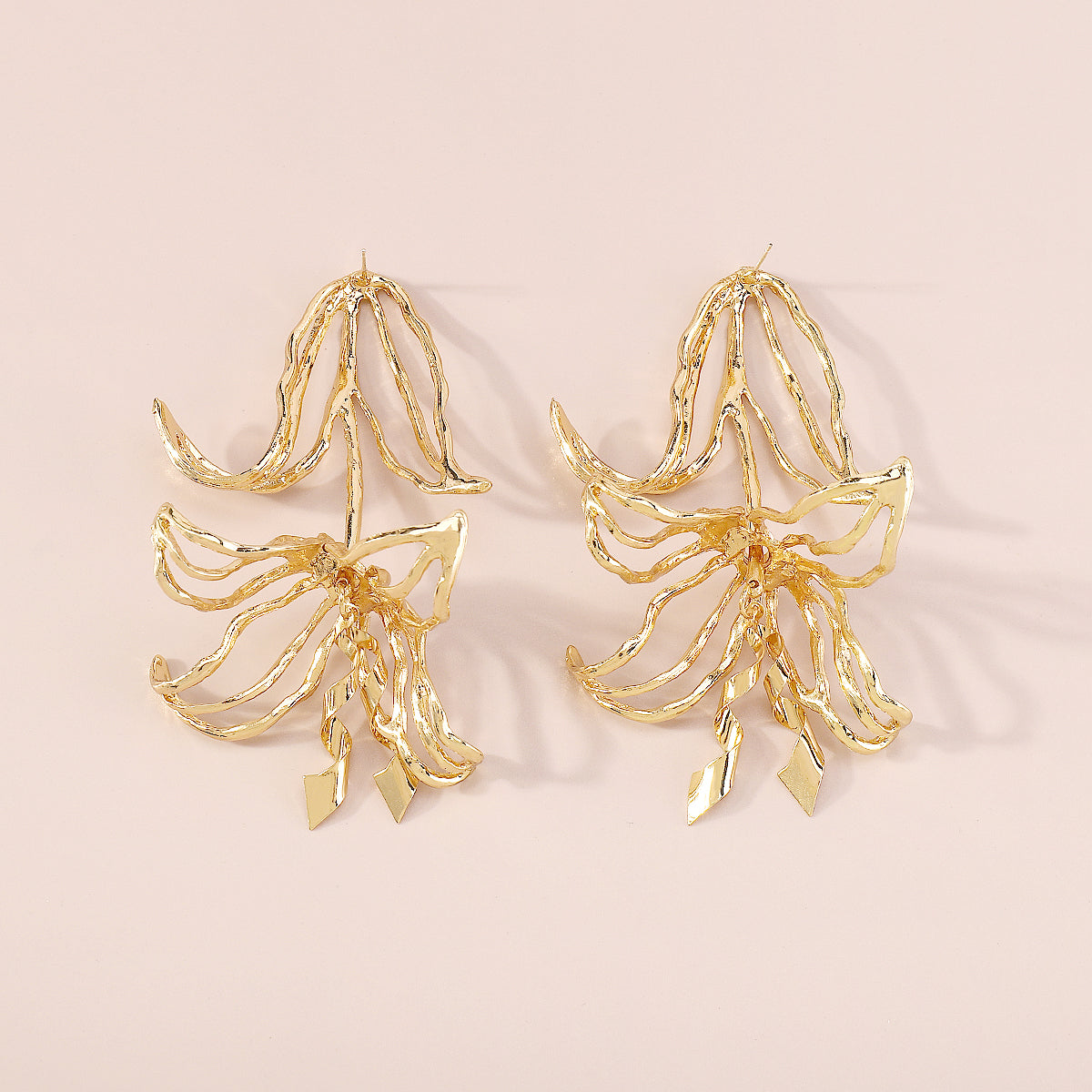 E10850 Metal Oversized Hollow Floral Dangle Earrings