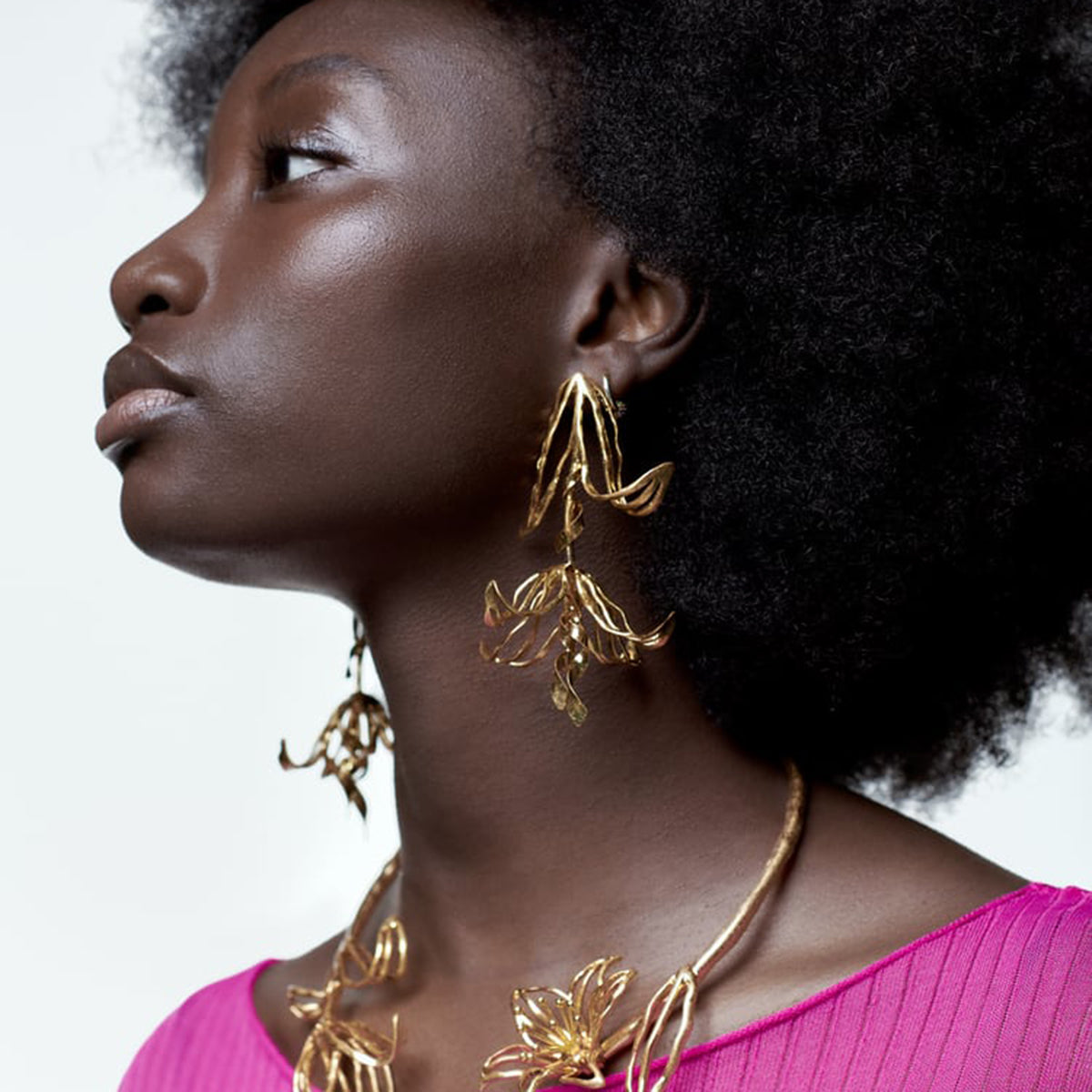 E10850 Metal Oversized Hollow Floral Dangle Earrings