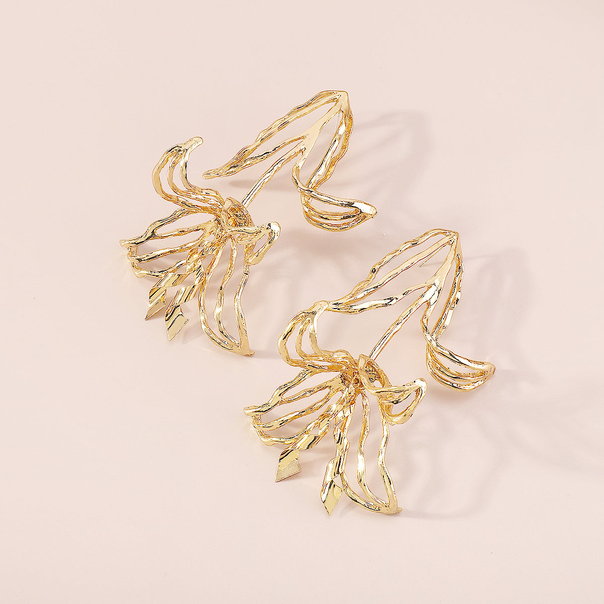 E10850 Metal Oversized Hollow Floral Dangle Earrings