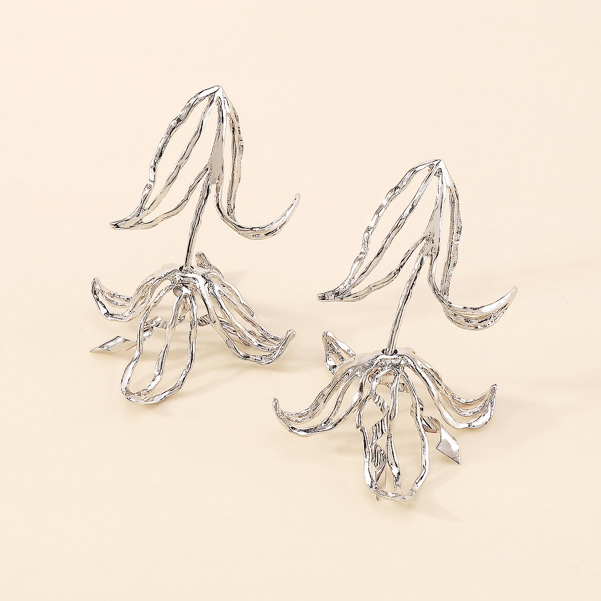 E10850 Metal Oversized Hollow Floral Dangle Earrings