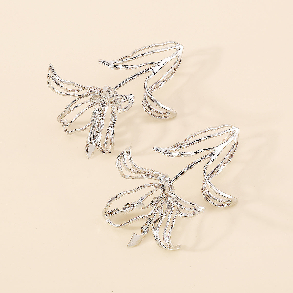 E10850 Metal Oversized Hollow Floral Dangle Earrings
