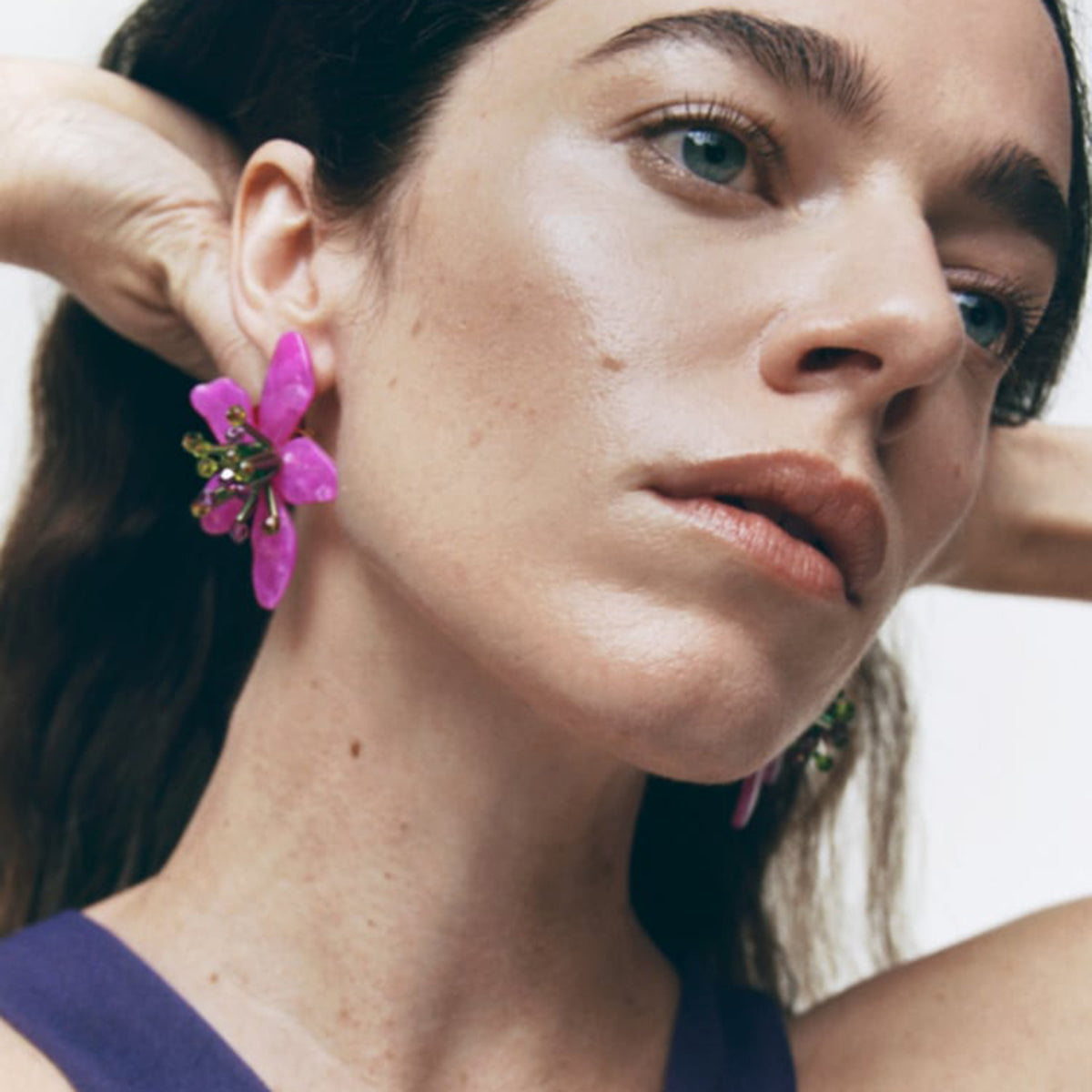 E10898H Elegant Acrylic Purple Flower Earrings