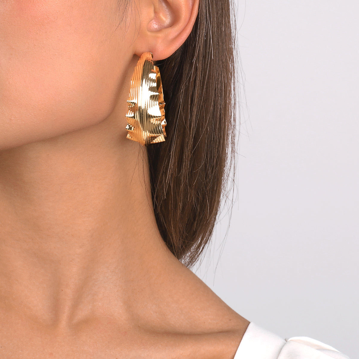 E10954H Large Wavy Round Hoop Earrings