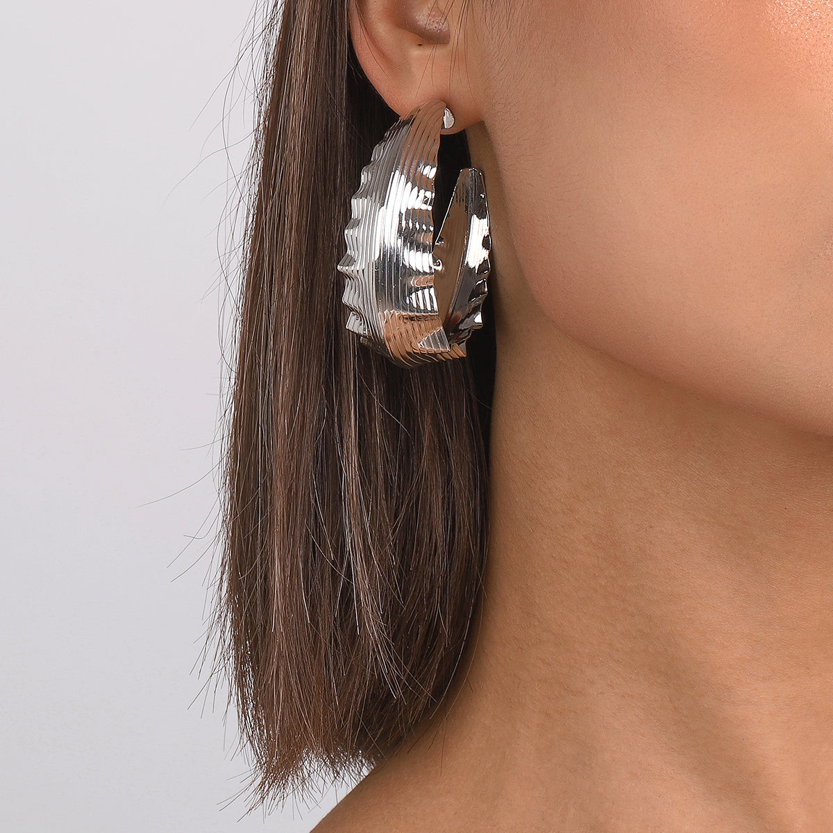 E10954H Large Wavy Round Hoop Earrings