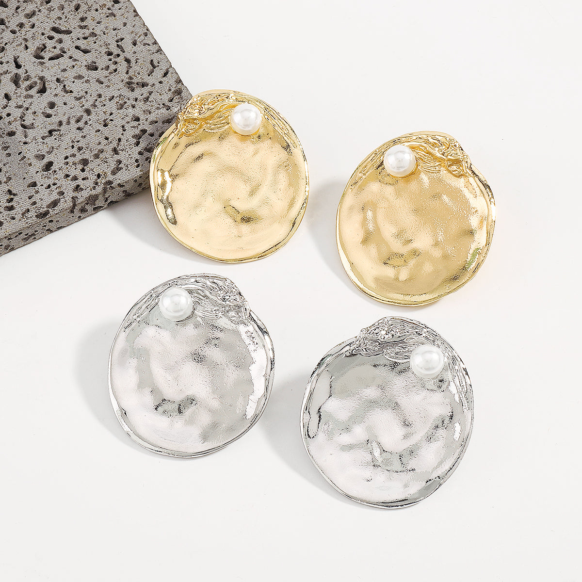 E11188 Metal Large Round w/Pearl Earrings
