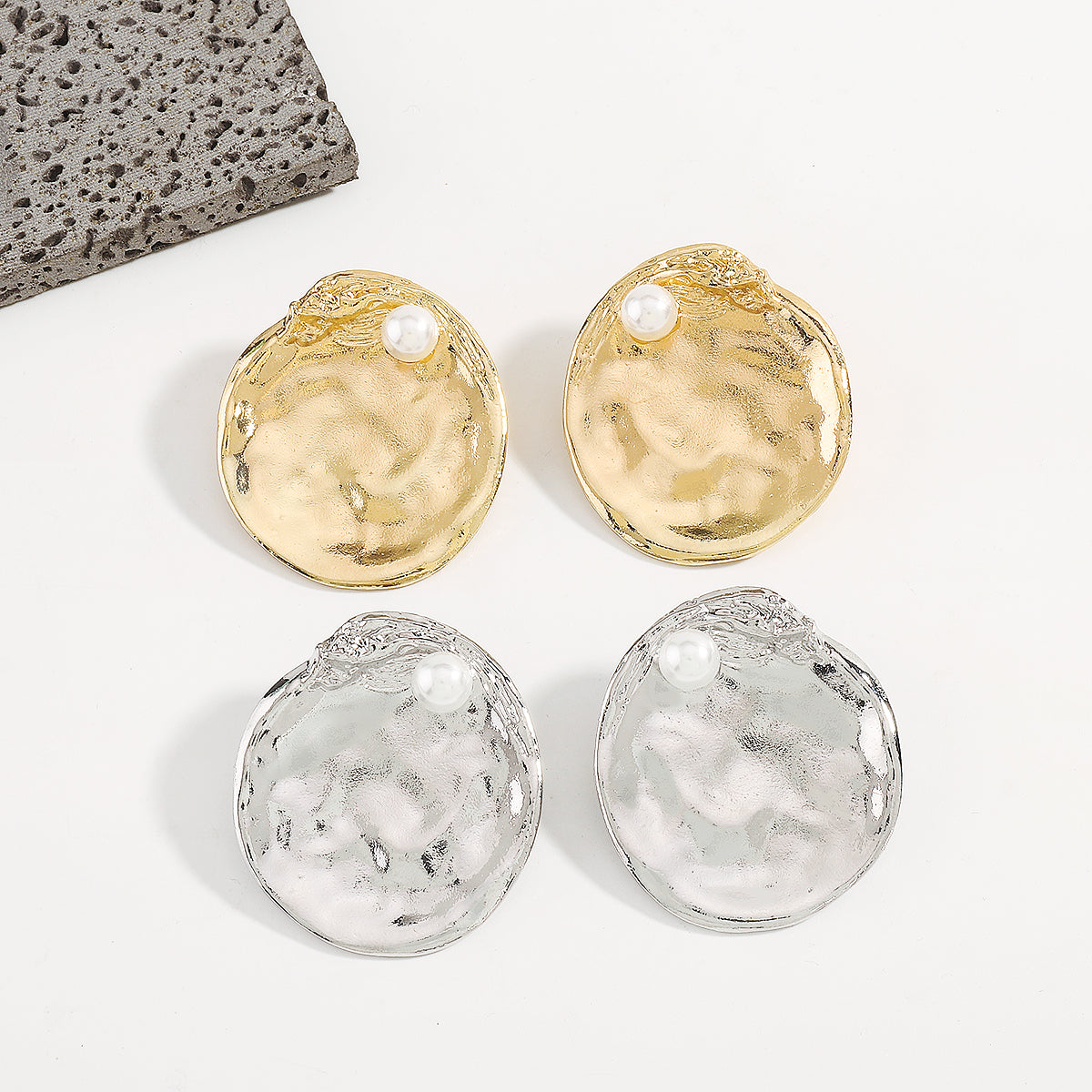 E11188 Metal Large Round w/Pearl Earrings