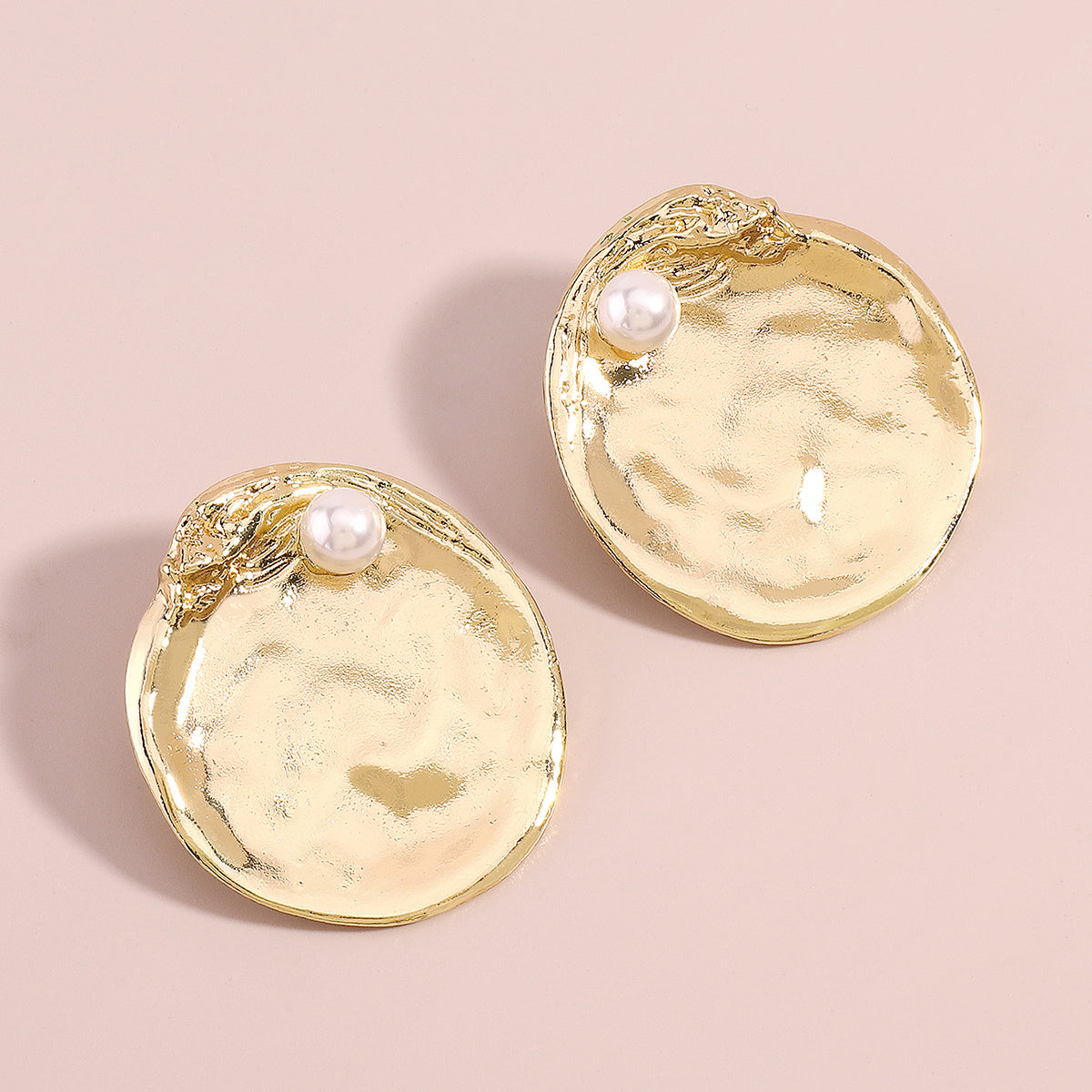 E11188 Metal Large Round w/Pearl Earrings