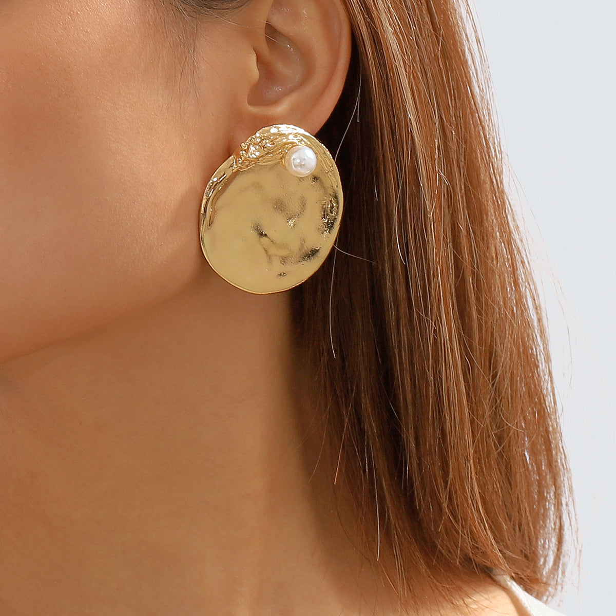 E11188 Metal Large Round w/Pearl Earrings