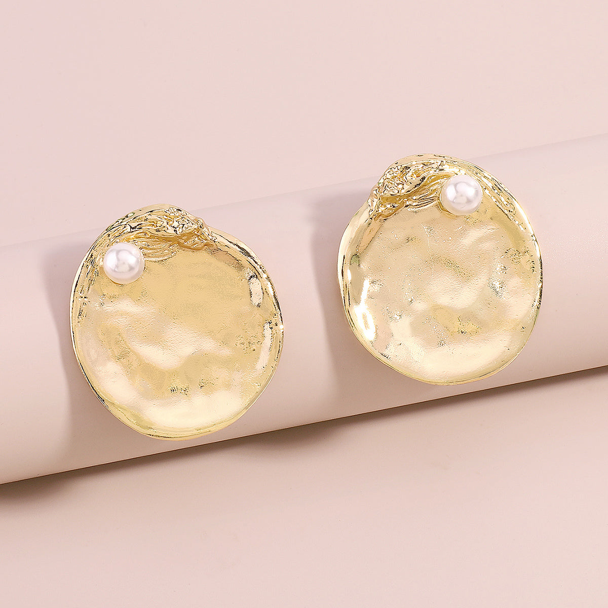 E11188 Metal Large Round w/Pearl Earrings