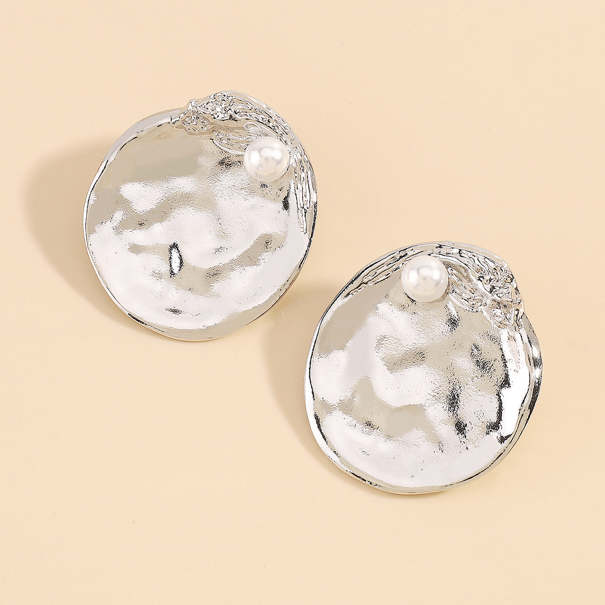 E11188 Metal Large Round w/Pearl Earrings