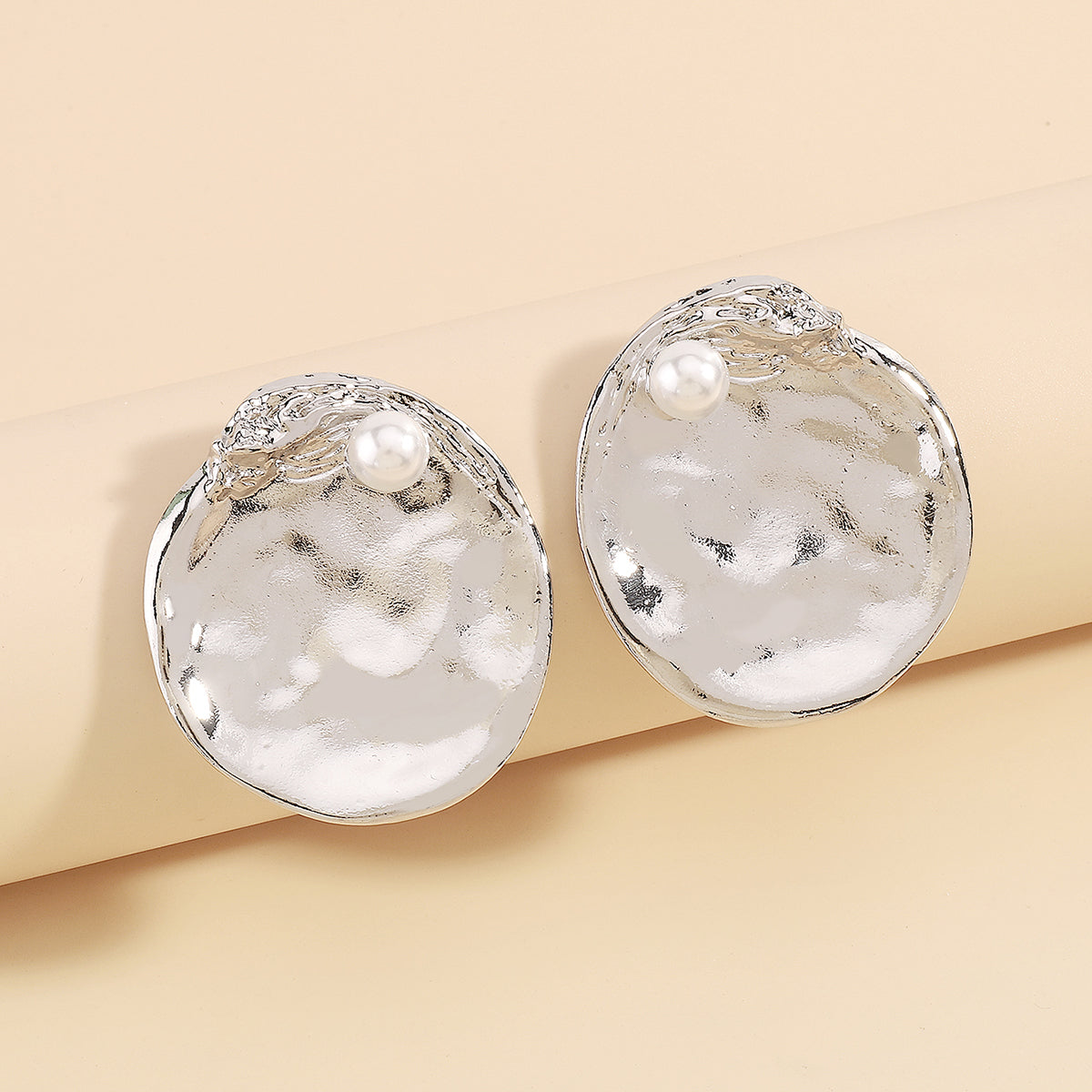 E11188 Metal Large Round w/Pearl Earrings