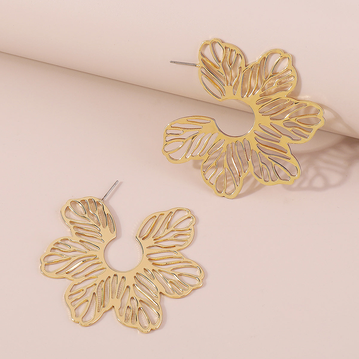 E11337H Flat Flower Drop Dangle Earrings