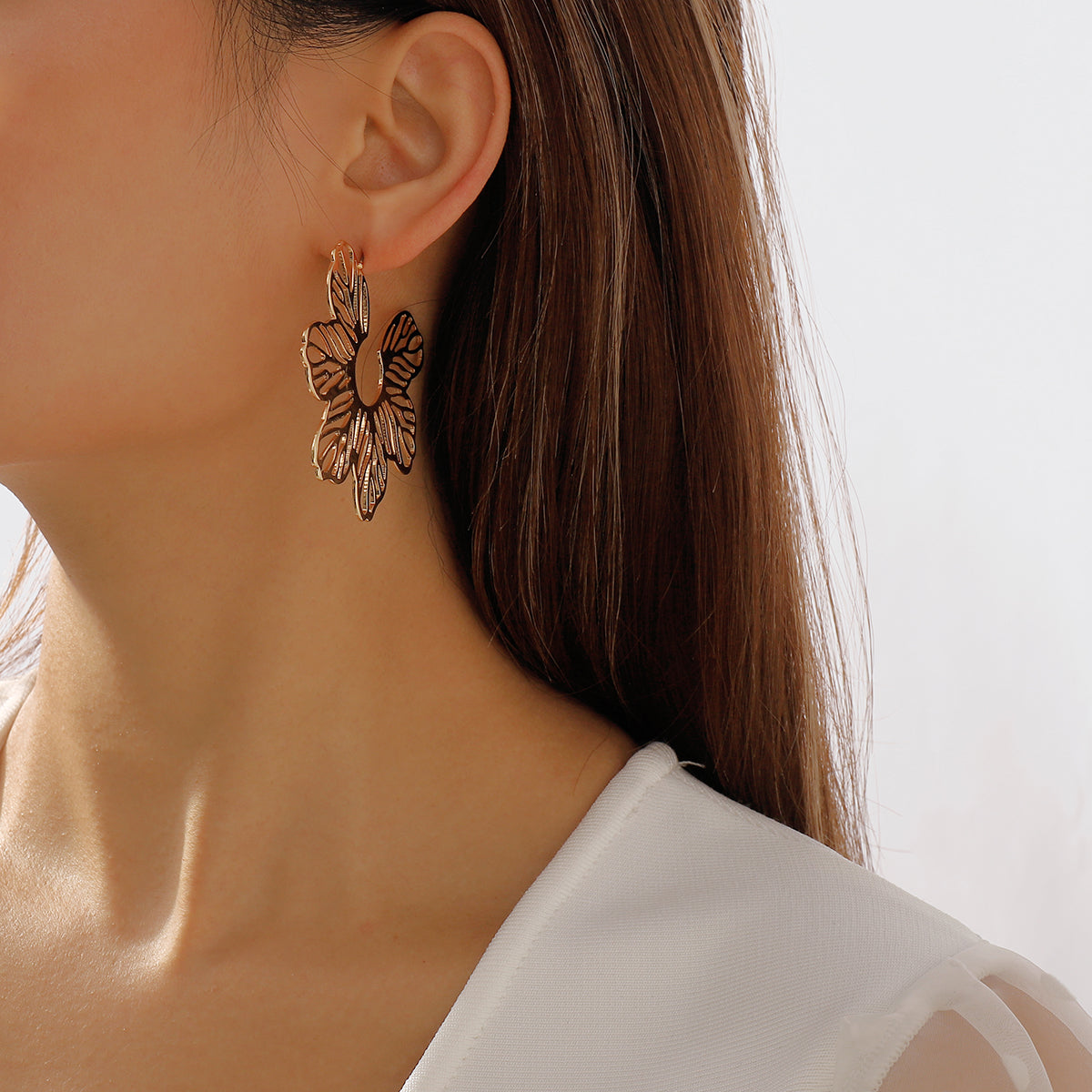 E11337H Flat Flower Drop Dangle Earrings