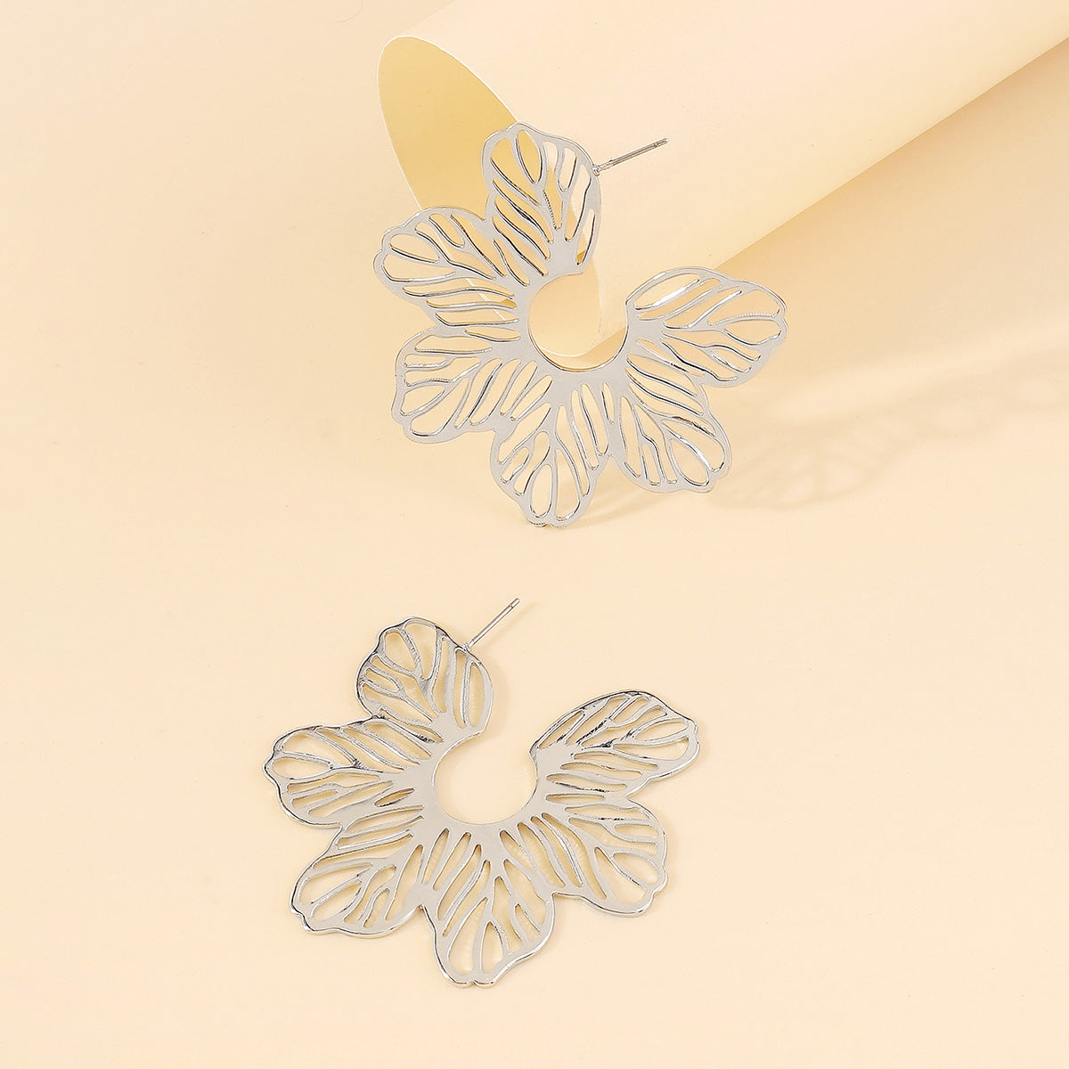 E11337H Flat Flower Drop Dangle Earrings