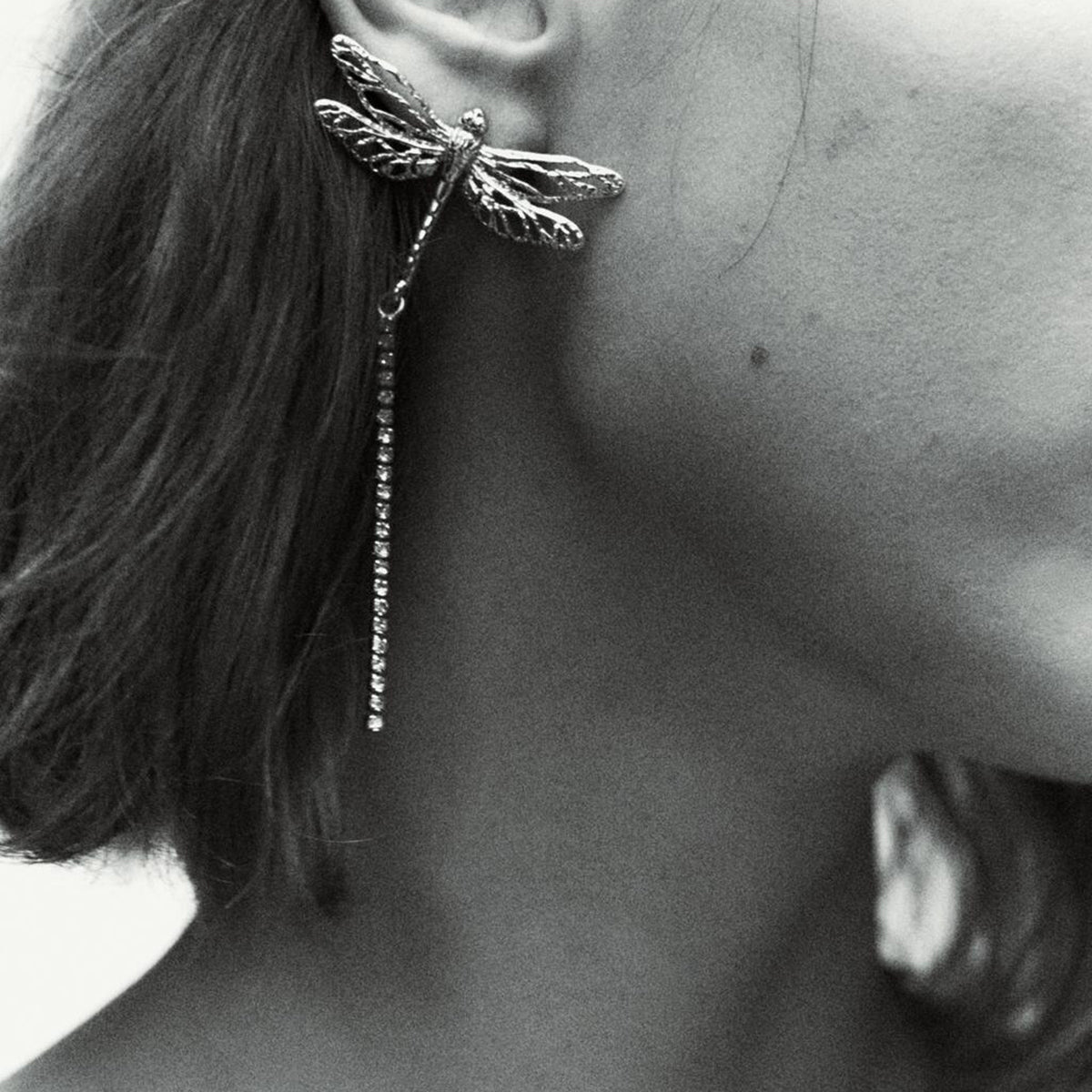 E11359 Metal Dragonfly Long Dangle Earrings