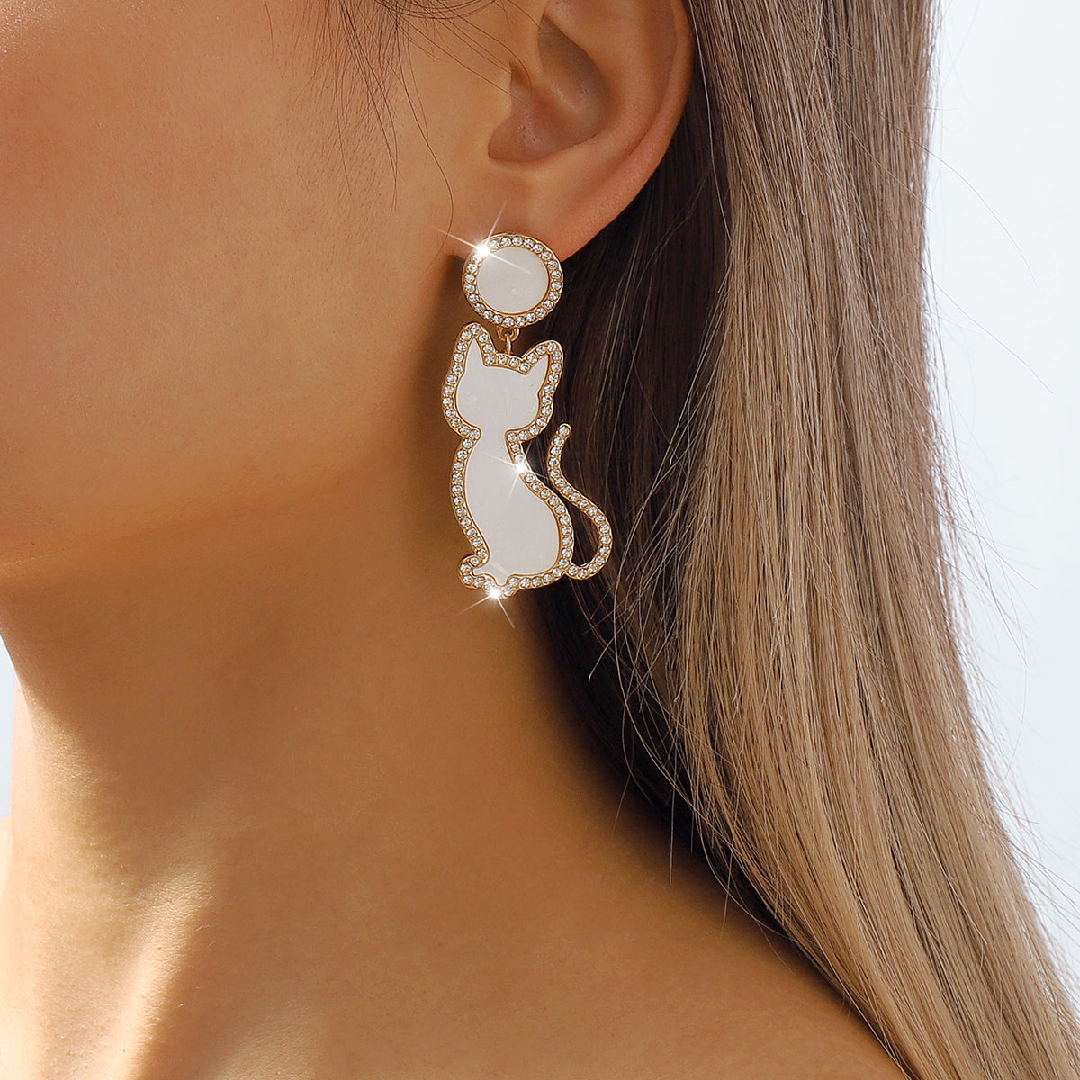 E11384 Cute Black & White Enamel Cat Dangle Earrings