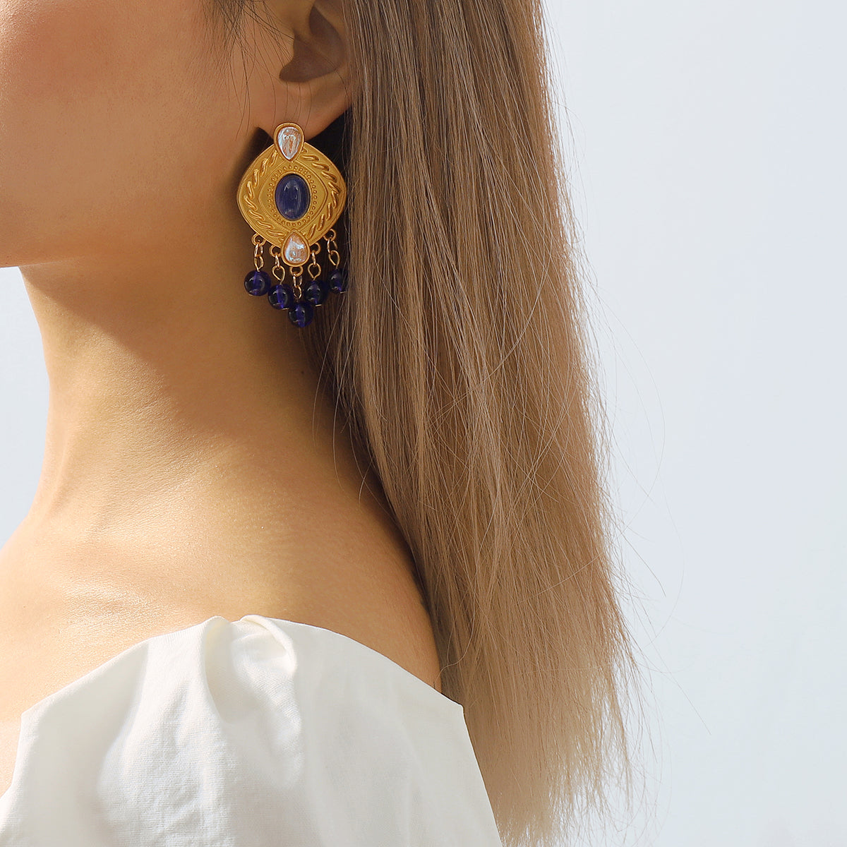 E11485 Vintage Resin Beads Dangle Earrings