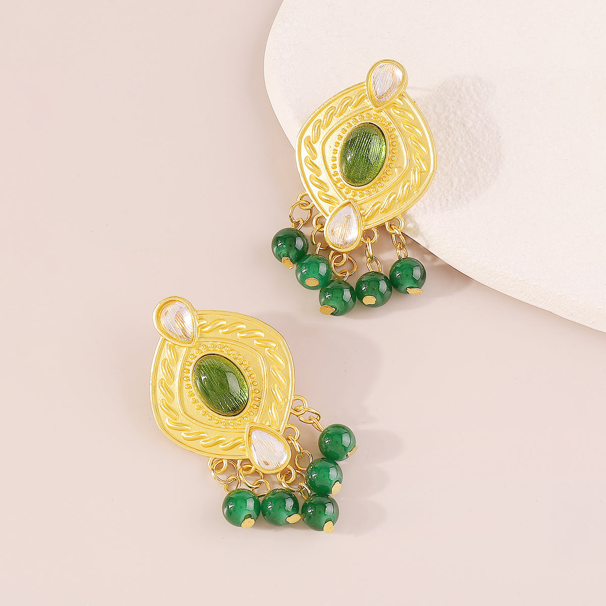 E11485 Vintage Resin Beads Dangle Earrings