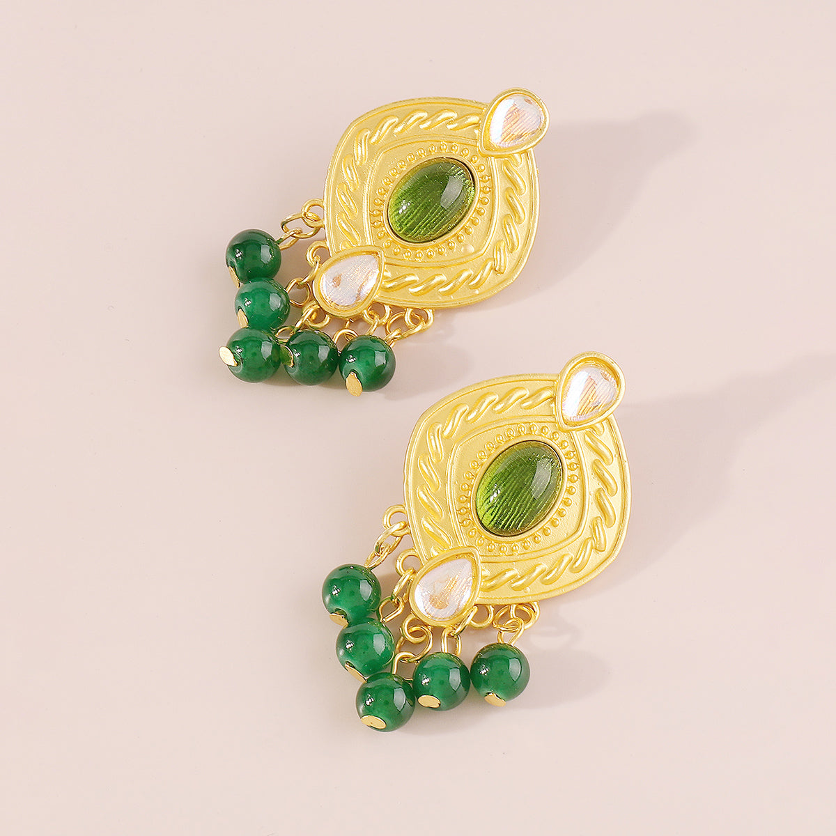 E11485 Vintage Resin Beads Dangle Earrings