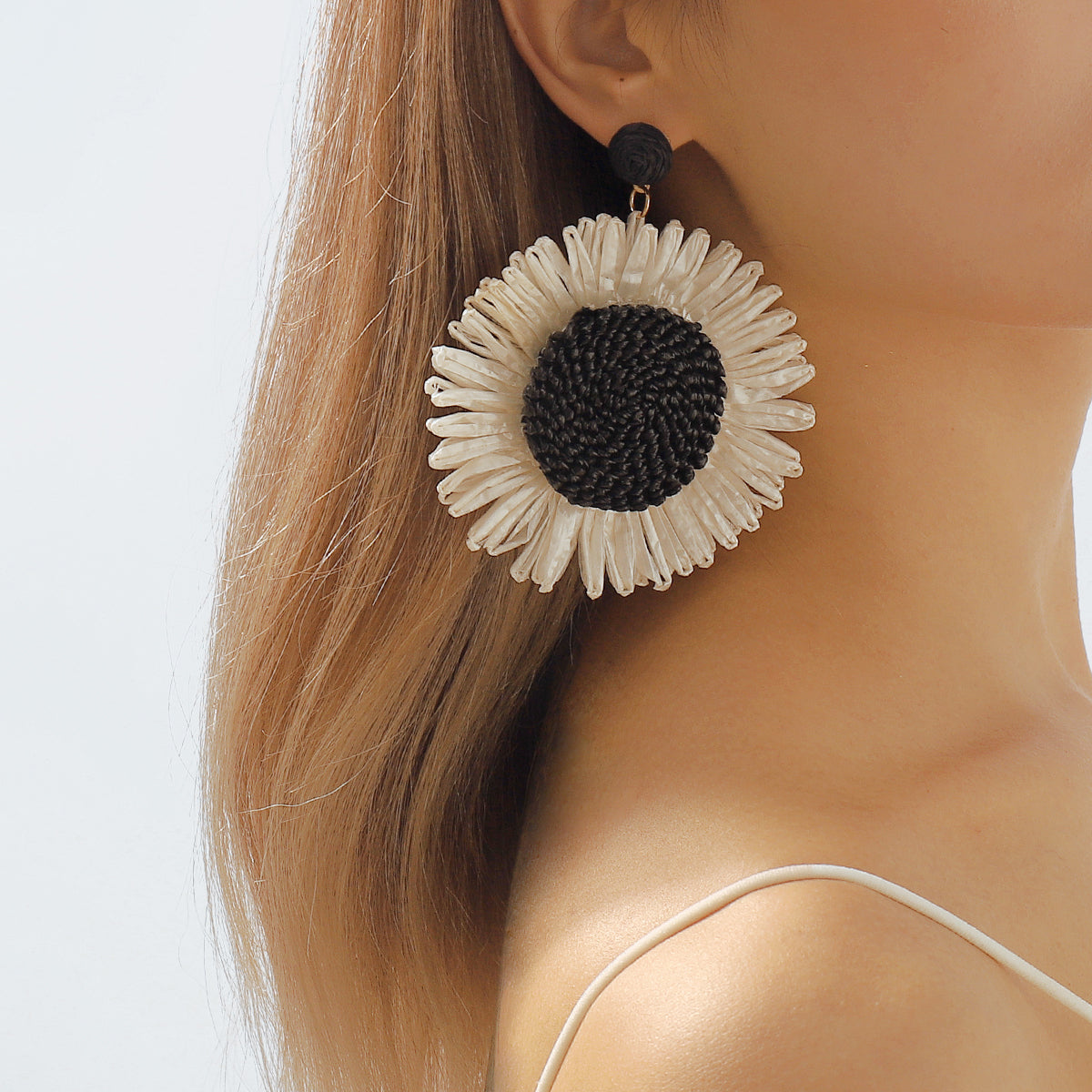 E11750 Boho Large Raffia Sunflower Drop Earrings