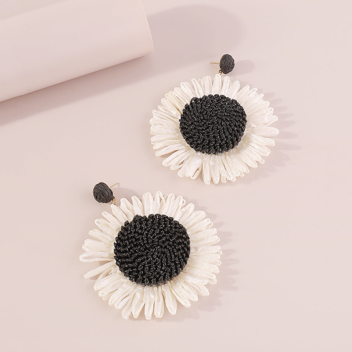E11750 Boho Large Raffia Sunflower Drop Earrings