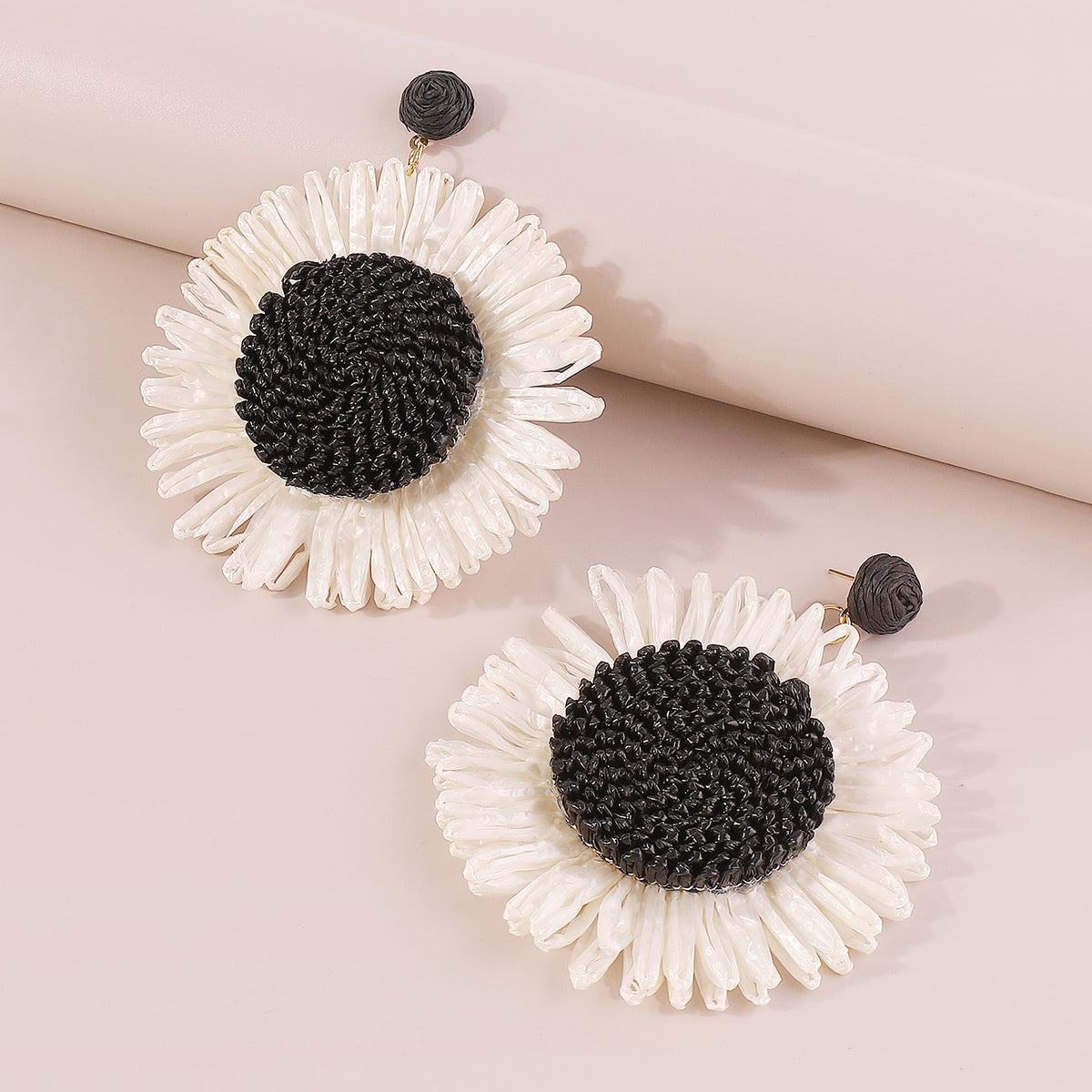 E11750 Boho Large Raffia Sunflower Drop Earrings