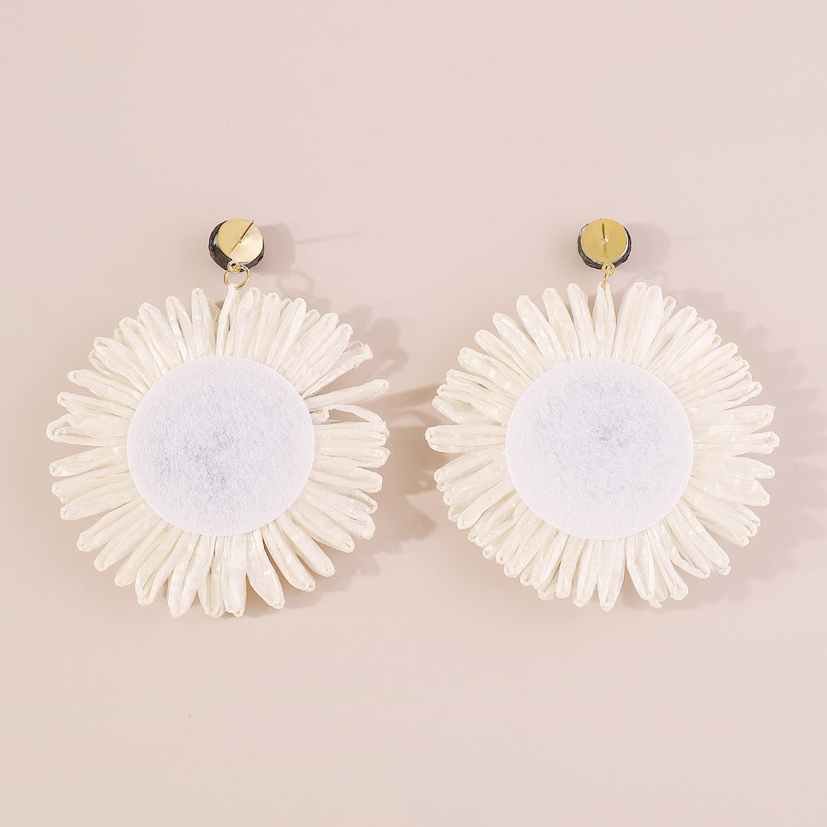 E11750 Boho Large Raffia Sunflower Drop Earrings