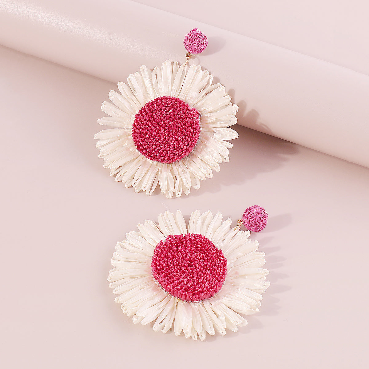E11750 Boho Large Raffia Sunflower Drop Earrings