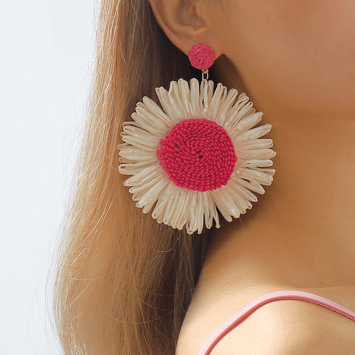 E11750 Boho Large Raffia Sunflower Drop Earrings
