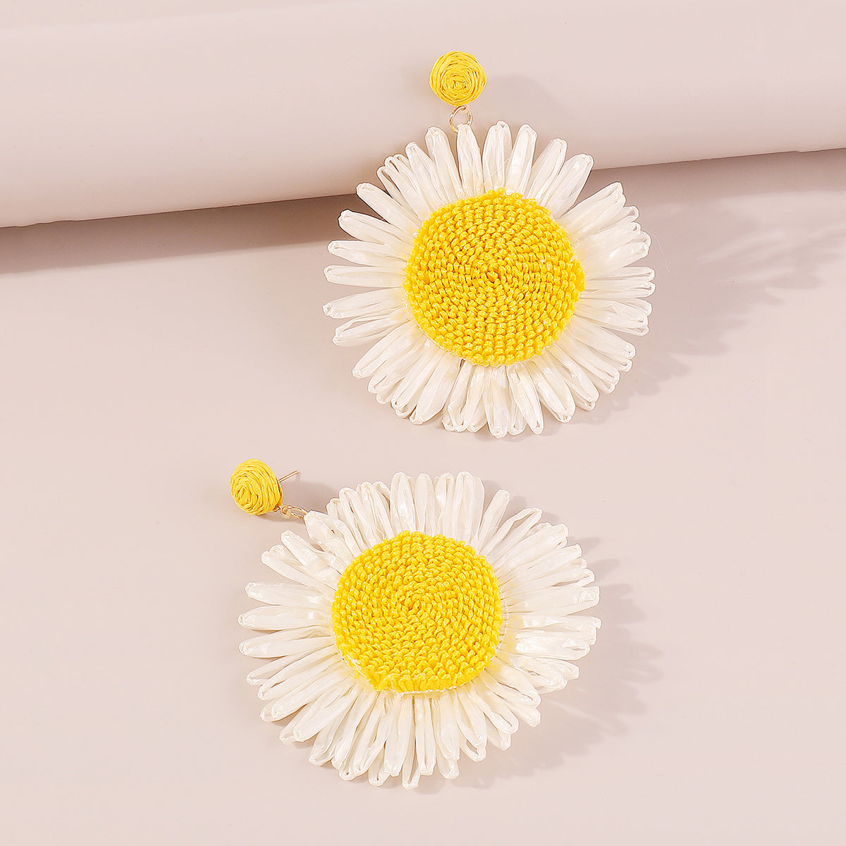E11750 Boho Large Raffia Sunflower Drop Earrings