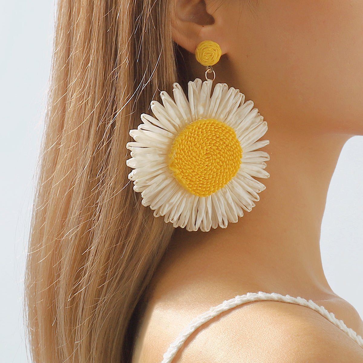 E11750 Boho Large Raffia Sunflower Drop Earrings