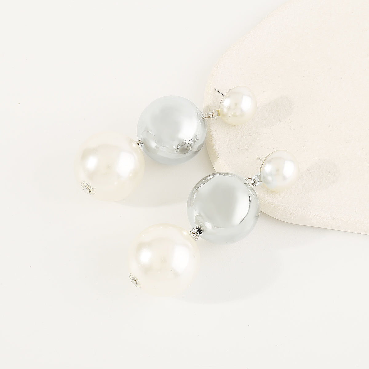 E11790 Statement Large Beads Pearl Tiered Earrings