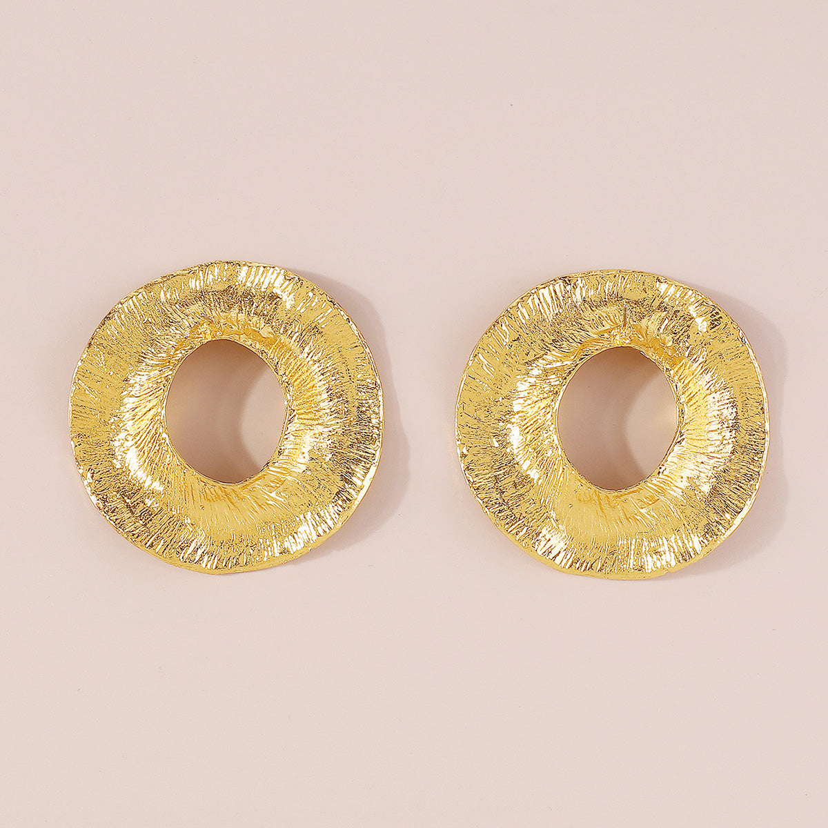 E11869 Retro Metal Textured Round Stud Earrings