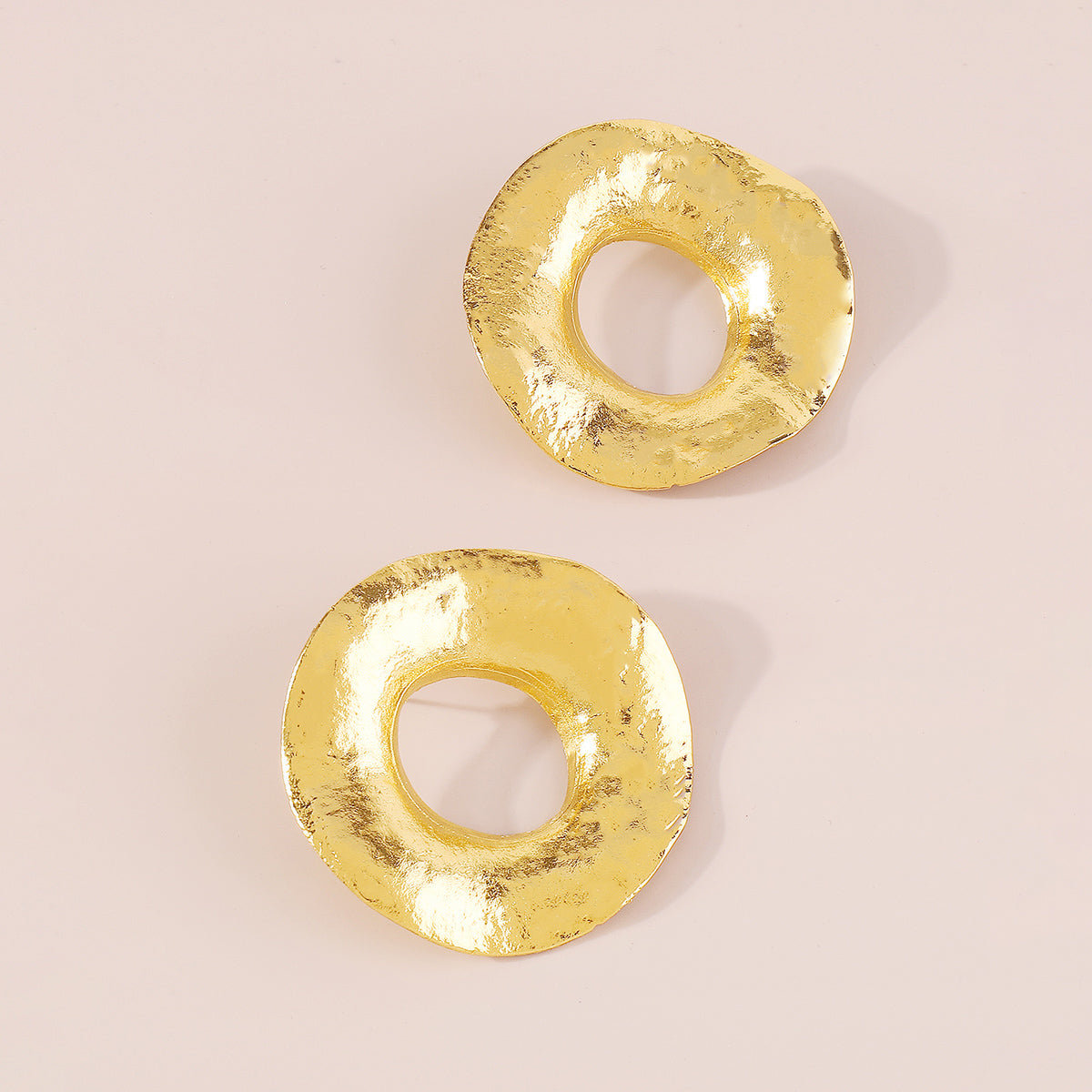 E11869 Retro Metal Textured Round Stud Earrings
