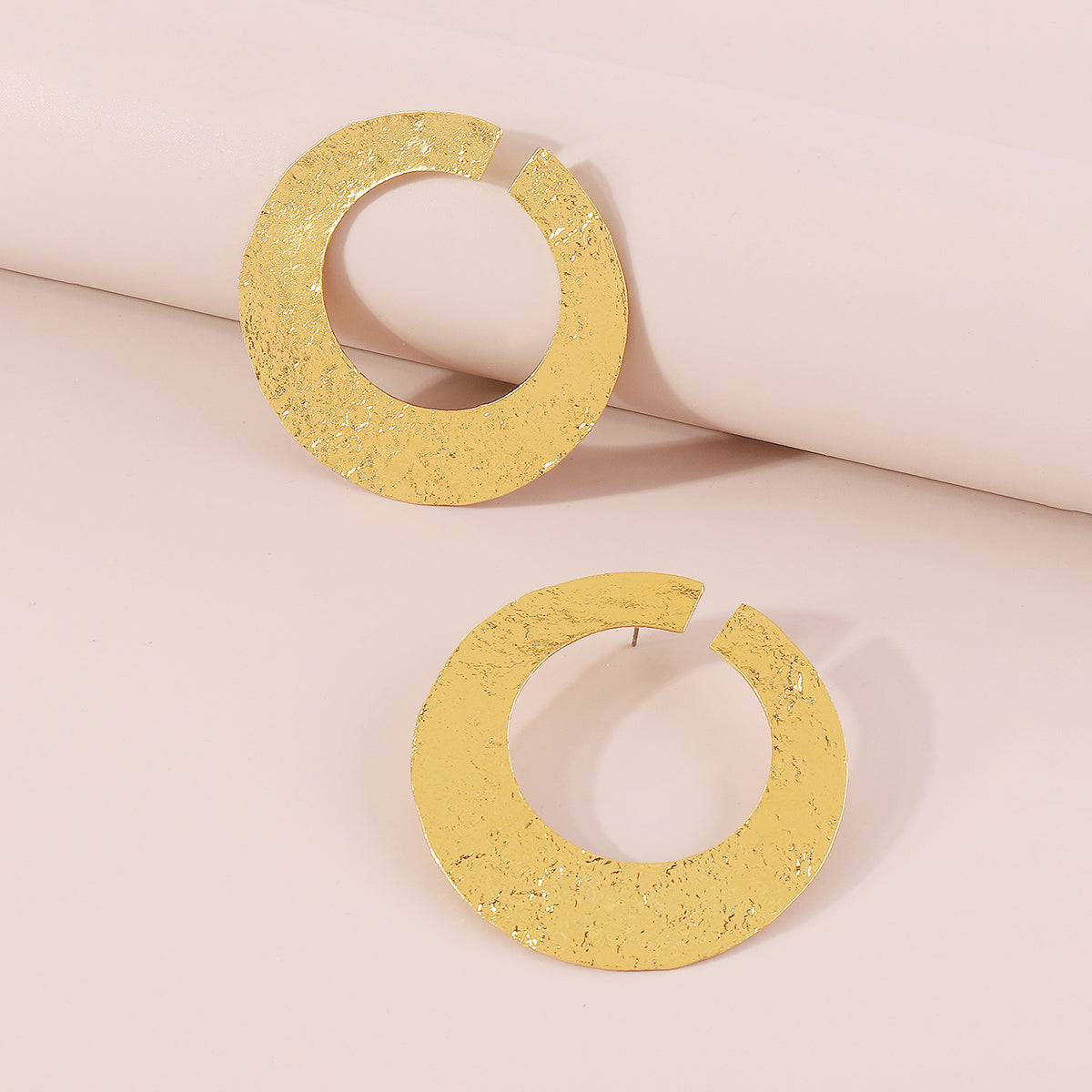 E11872 Large Textured Flat Circle Drop Earrings