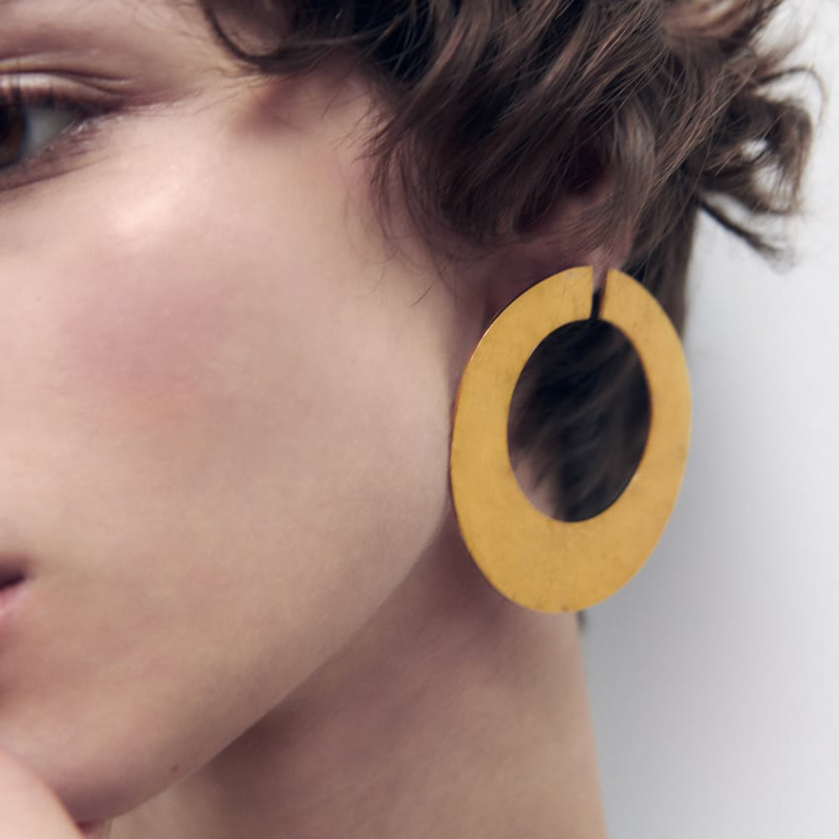 E11872 Large Textured Flat Circle Drop Earrings
