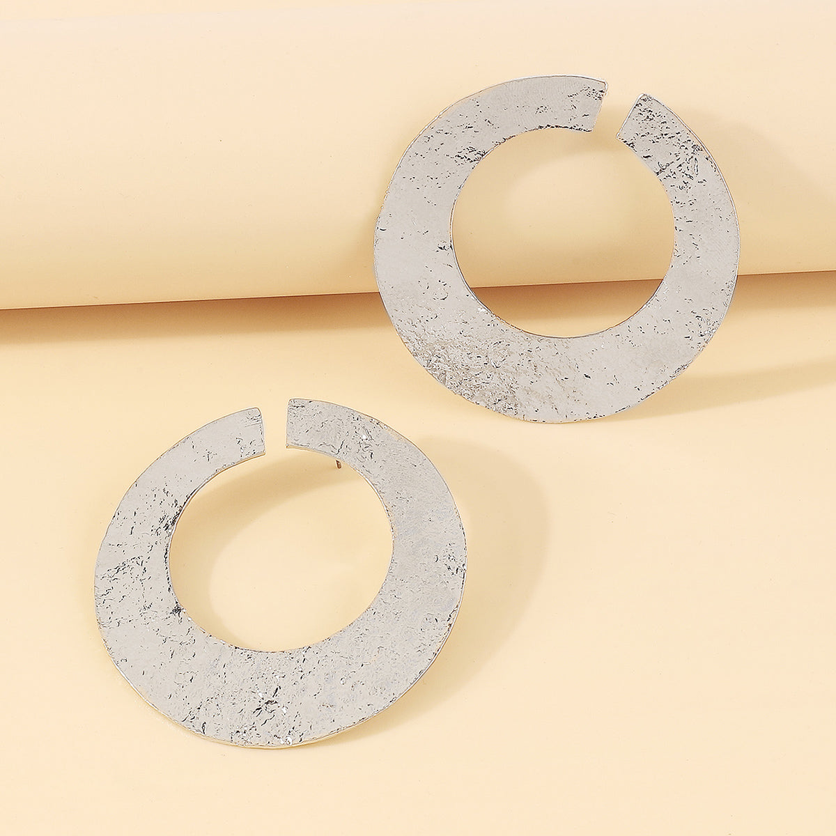 E11872 Large Textured Flat Circle Drop Earrings
