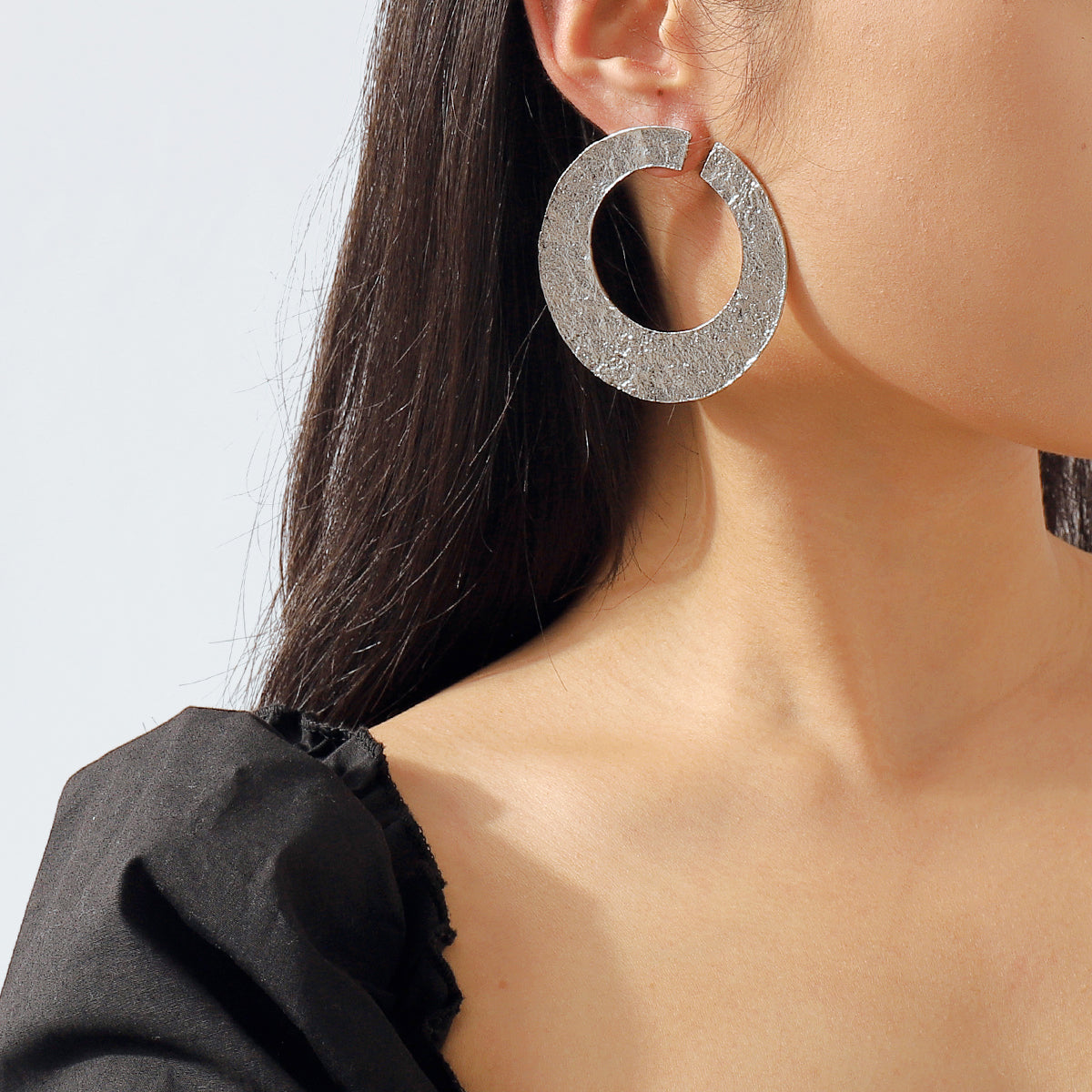 E11872 Large Textured Flat Circle Drop Earrings