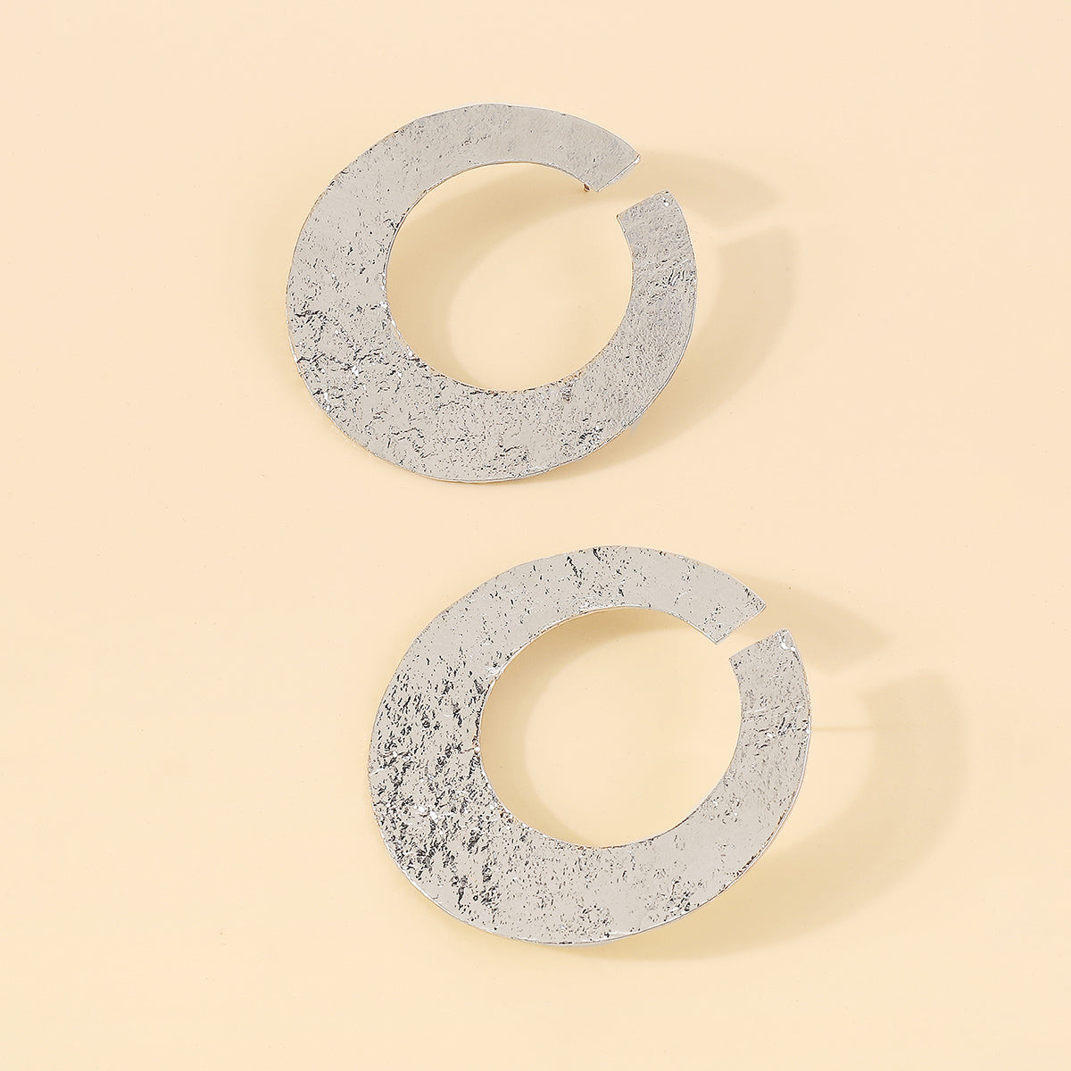 E11872 Large Textured Flat Circle Drop Earrings