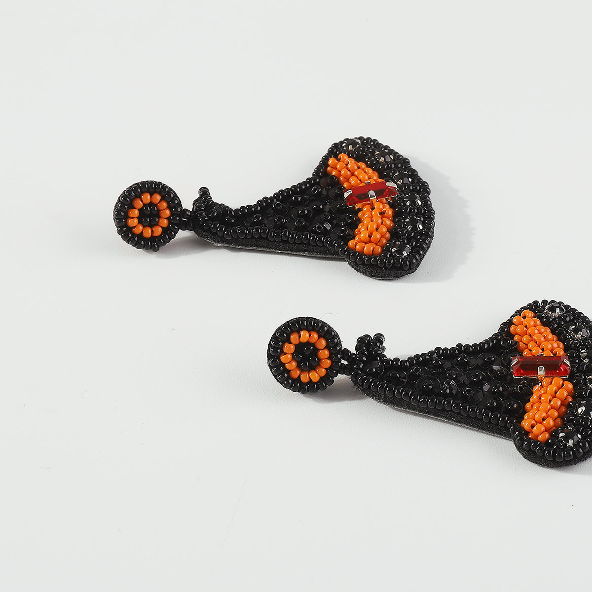 E11922 Halloween Beaded Witch Hat Drop Earrings