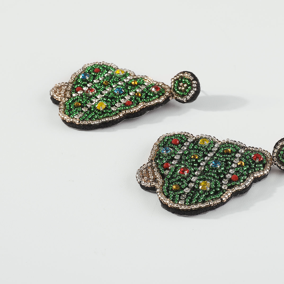 E11925 Christmas Beaded Christmas Tree Dangle Earrings