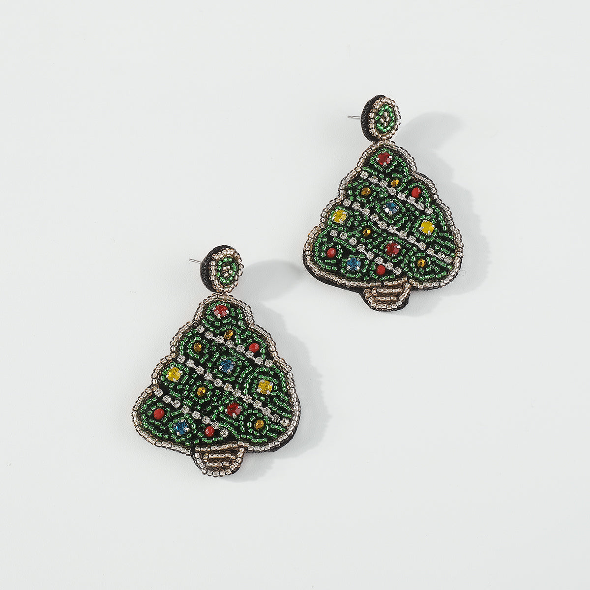 E11925 Christmas Beaded Christmas Tree Dangle Earrings