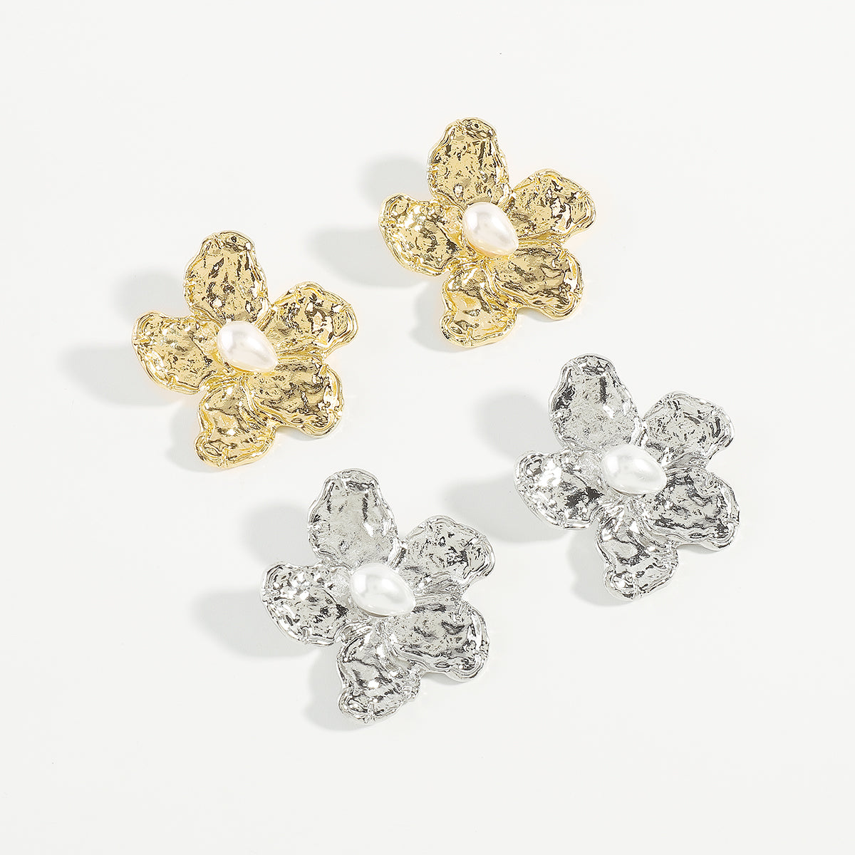 E11937 Metal Flower w/Pearl Dangle Earrings