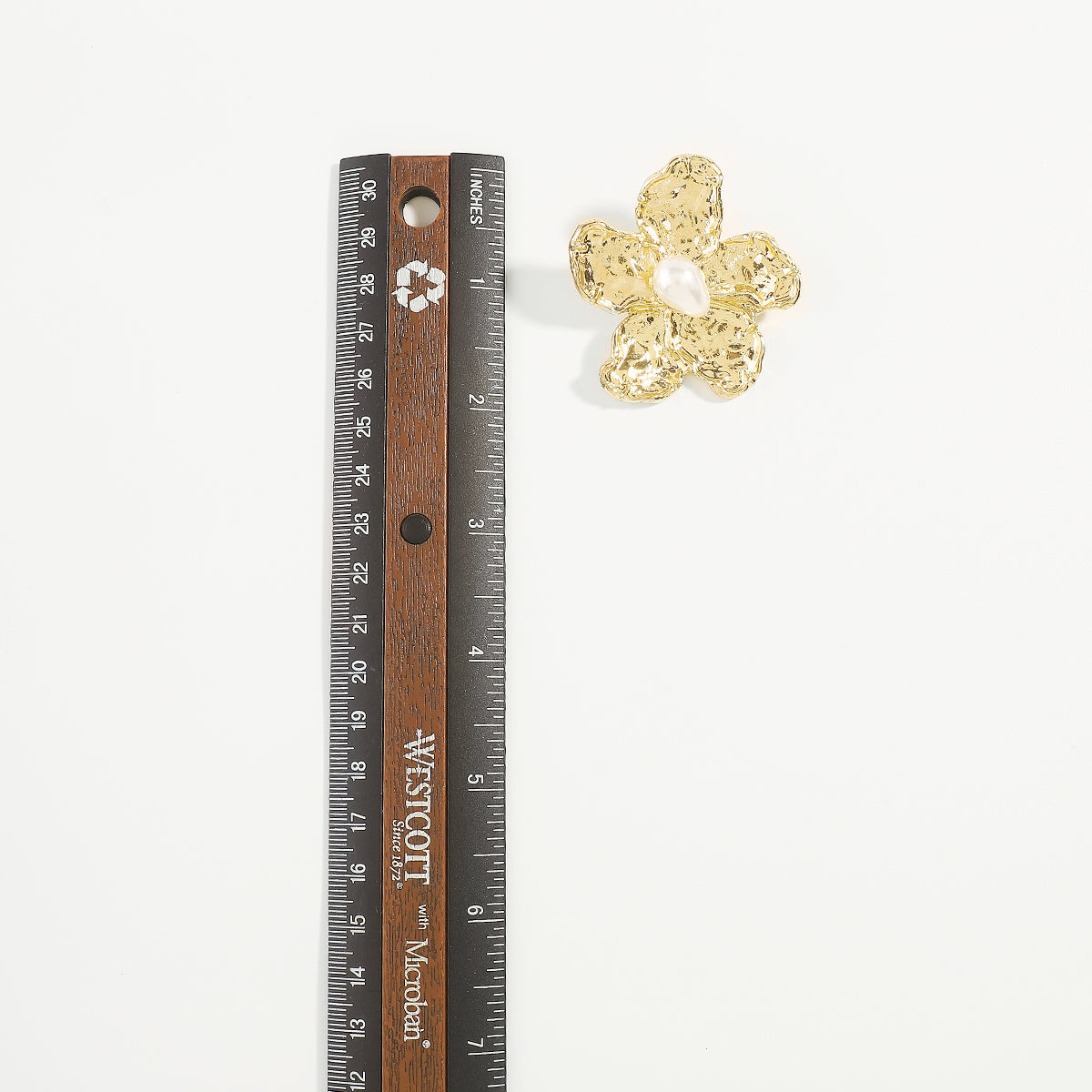 E11937 Metal Flower w/Pearl Dangle Earrings